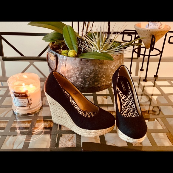 BLACK WEDGE - Picture 2 of 3